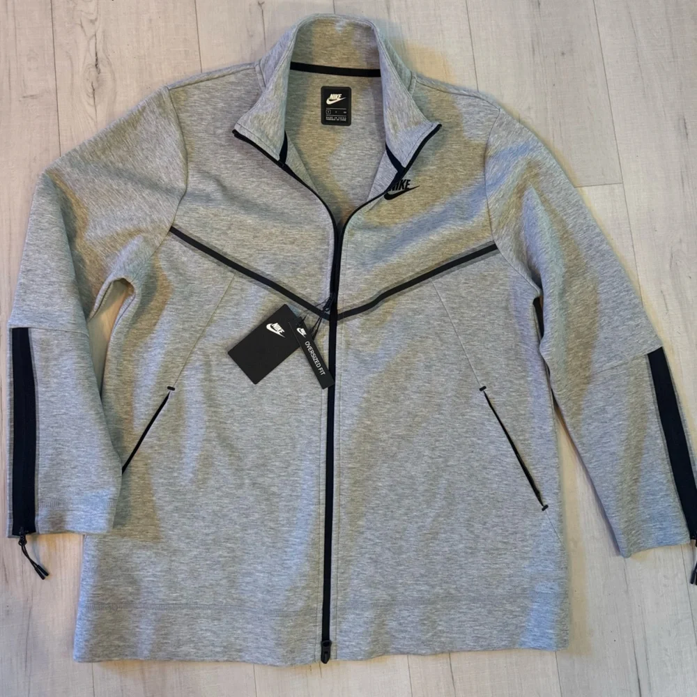 NWT Women's Nike Sportswear Tech Fleece Full Zip Jacket‎ Gray